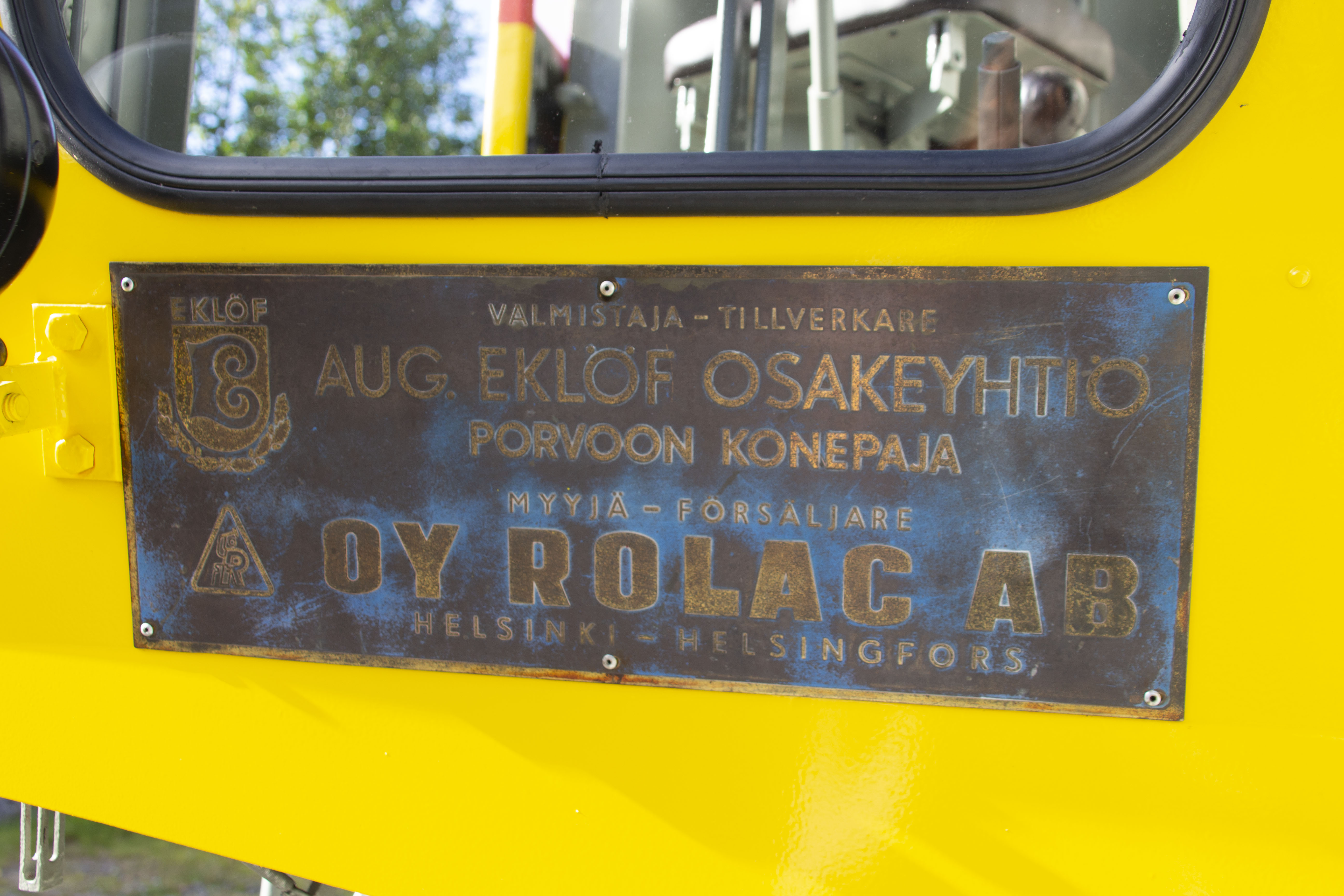 Koneen valmistajan mainos on alkuperäinen.