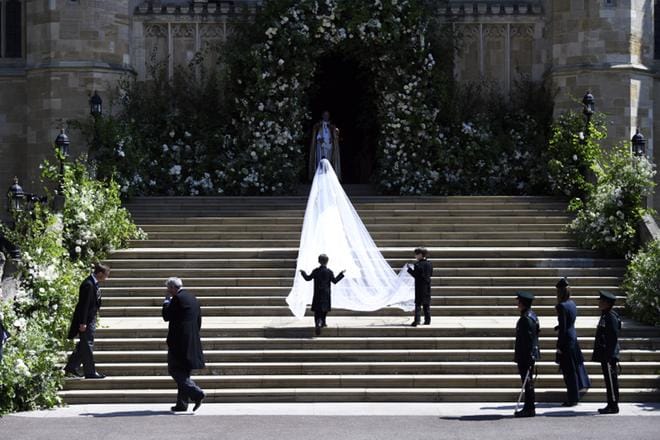 Meghan Markle puvussaan oli päivän odotetuin näky. KUVA: