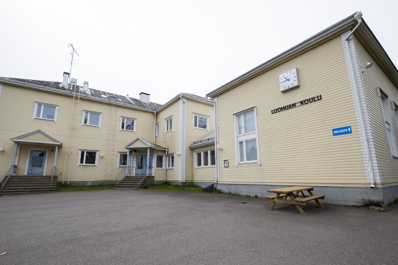 Terveystarkastajan lausunnossa kehotetaan korjaamaan käytännöllisesti katsoen koko Luohuan koulurakennus. Arkistokuva.