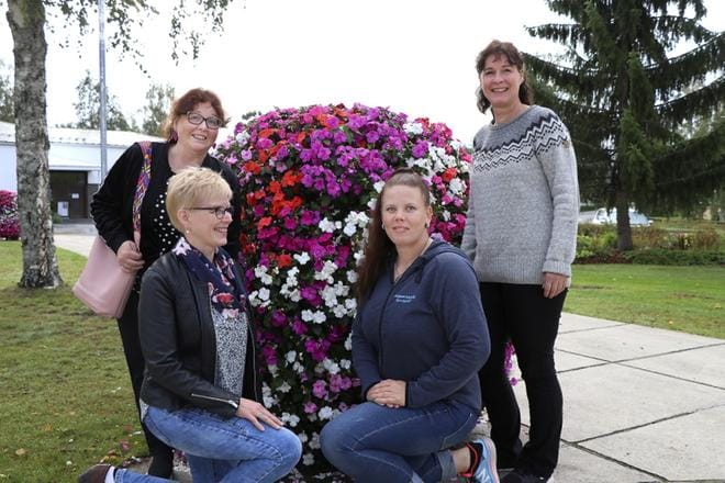 Maria-Leena Ahola-Olli Alajärven apteekista (alh. vas.), Merja Korpela ja Kirsti Kivelä (ylh. as.) liikuntapalveluista sekä Titta Väänänen kansalaisopistosta ovat olleet kehittämässä liikkumisreseptiä. KUVA: SAILA COLLANDER