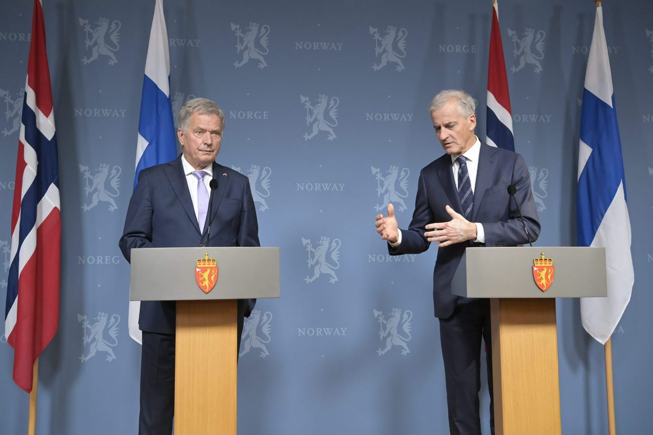 Presidentti Sauli Niinistö ja Norjan pääministeri Jonas Gahr Störe tiedotustilaisuudessa Oslossa. LEHTIKUVA / JUSSI NUKARI