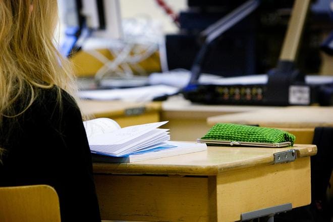 Syyslukukauden alku koittaa pian monissa oppilaitoksissa. OAJ:n Pohjanmaan alueyhdistyksen puheenjohtaja Kari Nieminen sanoo, että opettajien nopeutetussa tehosterokottamisessa on kyse työturvallisuudesta. ARKISTOKUVA: JENNI LATVA