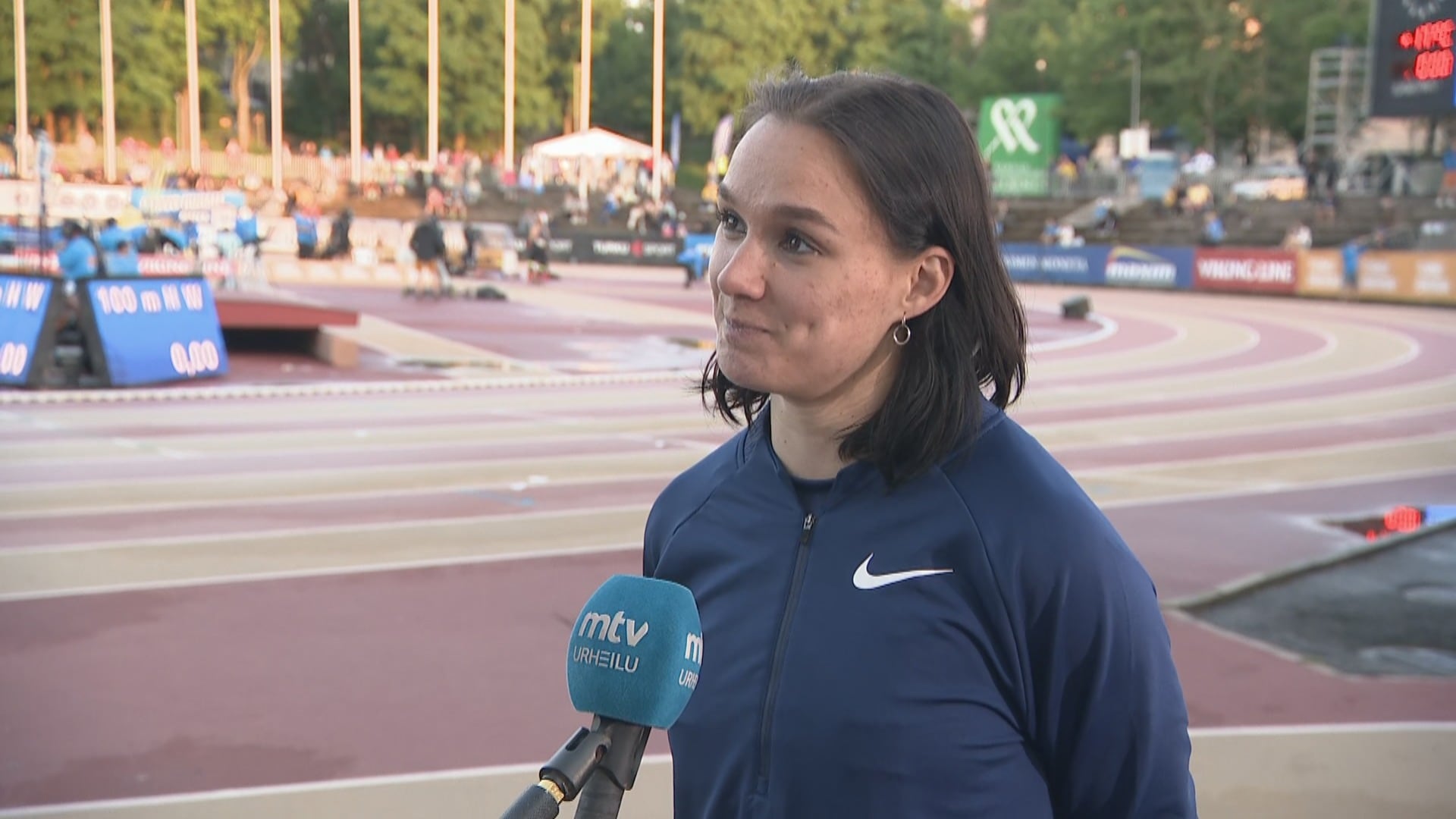 Senni Salminen hyppäsi kolmiloikan Suomen ennätyksen Paavo Nurmi Gamesissa