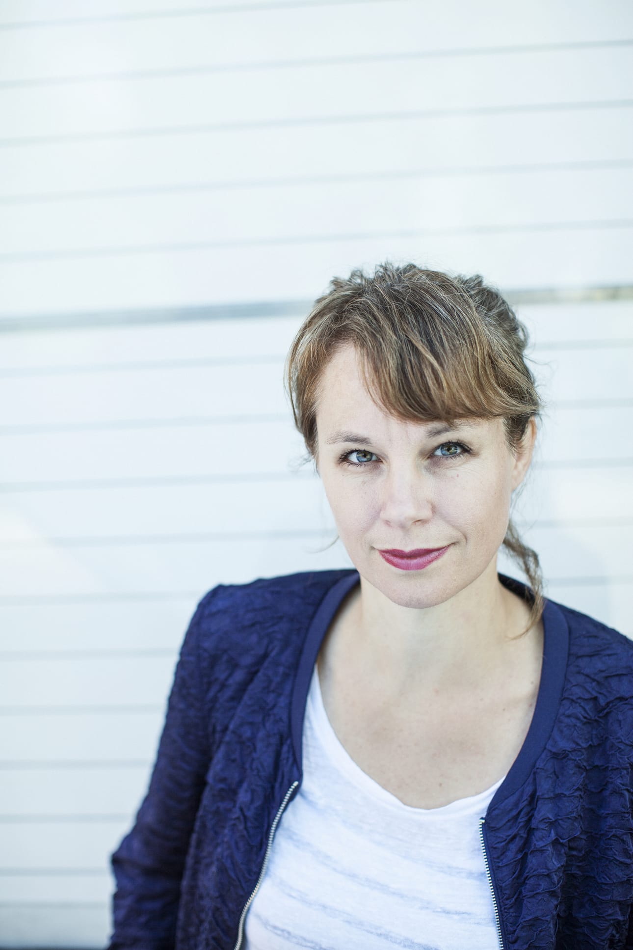 Sara Stridsbergin kieli kuljettaa Stjärnen suvun tarinaa vahvasti ja koskettaa lukijaa.