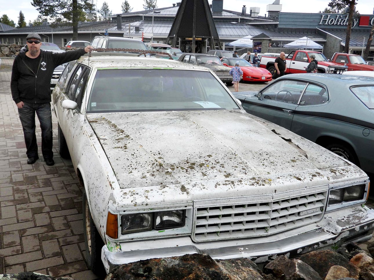 Tätä pintaa ei rahalla saa ja Marko Saraniemi on siitä ylpeä. Patina on syntynyt Hirvaan korvessa parin vuosikymmenen kypsyttelyssä.