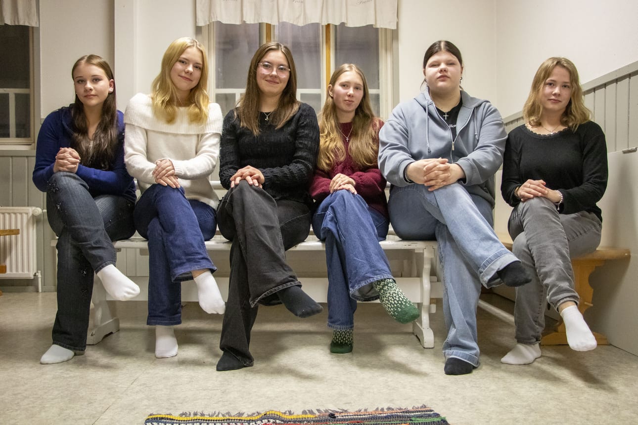 Eedit Kauppila, Ronja Partanen, Selja Kukkala, Elli-Amalia Ojanperä, Julia Mäkeläinen ja Minea Holma kannattavat korkeampia ikärajoja sosiaaliseen mediaan.