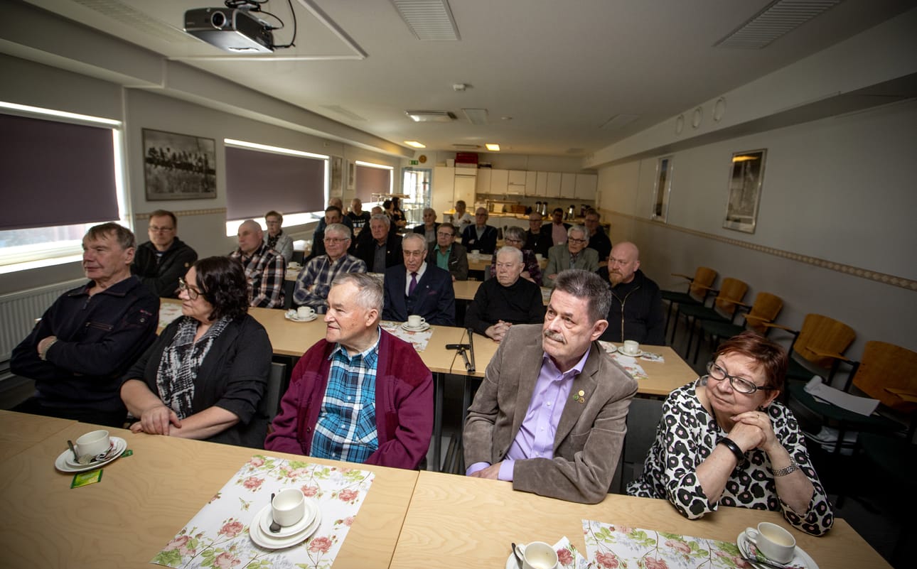 Auno Aunolan kirjan julkistusjuhla pidettiin Miilukangas Oy:n tiloissa lauantaina. Paikalla olivat muun muassa Riitta Härönoja (oik.), Reijo Härönoja ja Jussi Mattila.