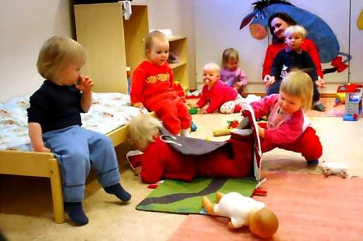 Kuvassa Mäntylä-Snellmanin päiväkodin lapsia.