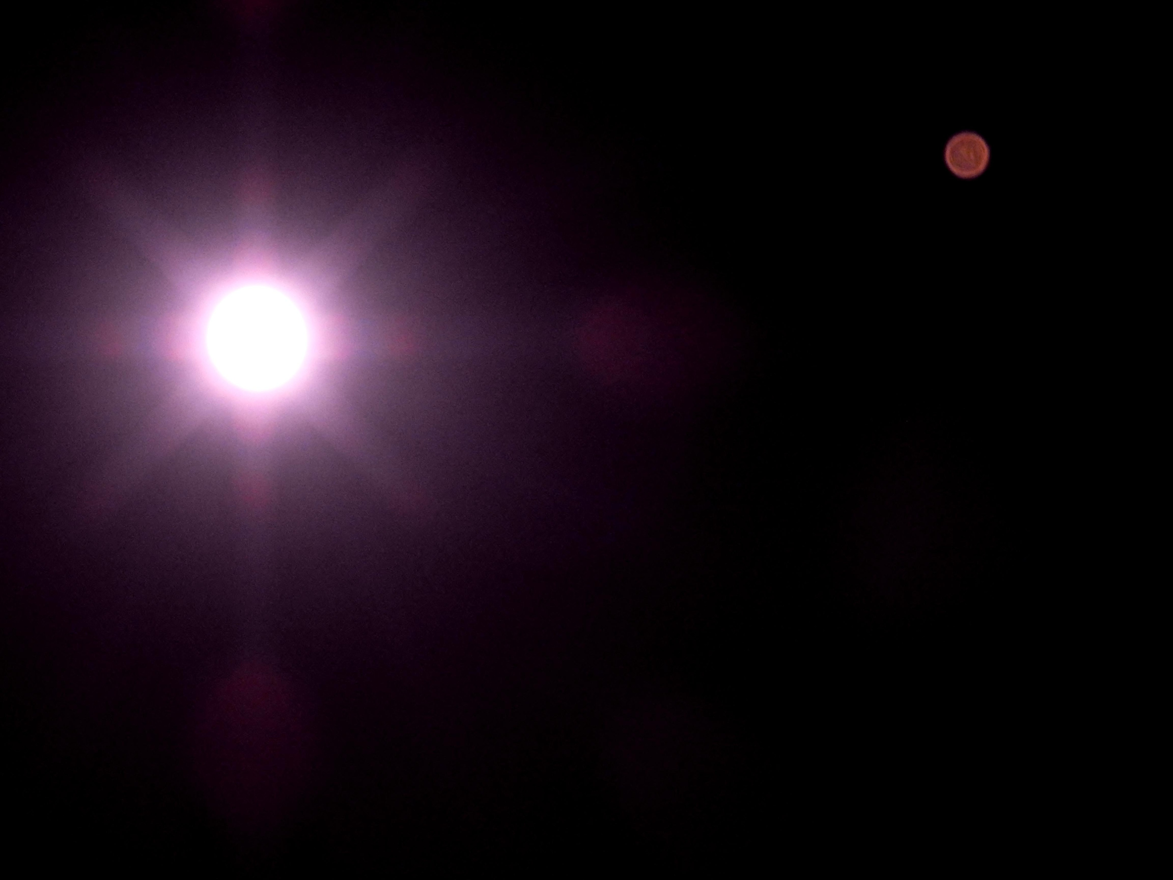Lukijat kuvasivat punaista Mars-planeettaa ja pienenevää kuuta viikonloppuna