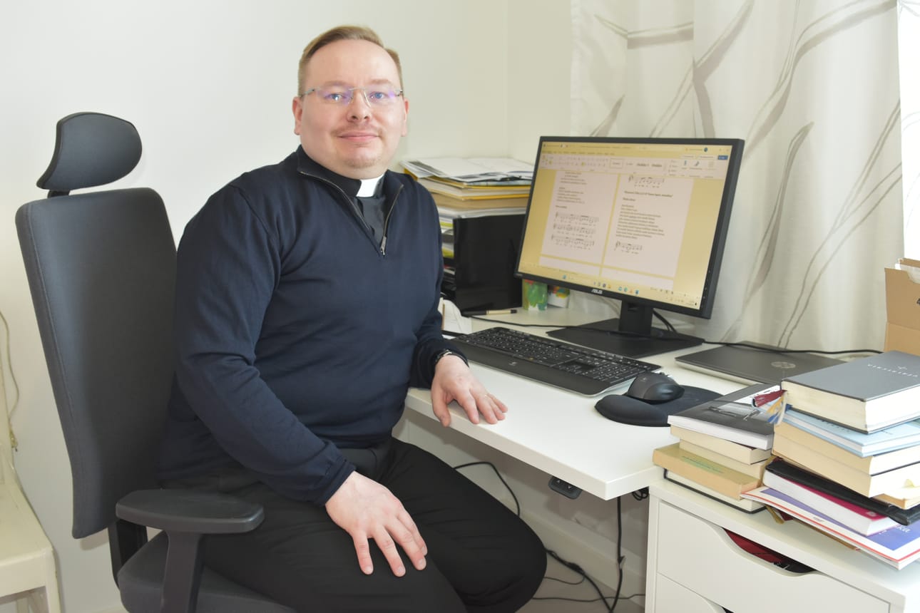 Tuomo Törmänen kertoo Kalle Lohesta Ranualla Tappauksia -tapahtumassa.