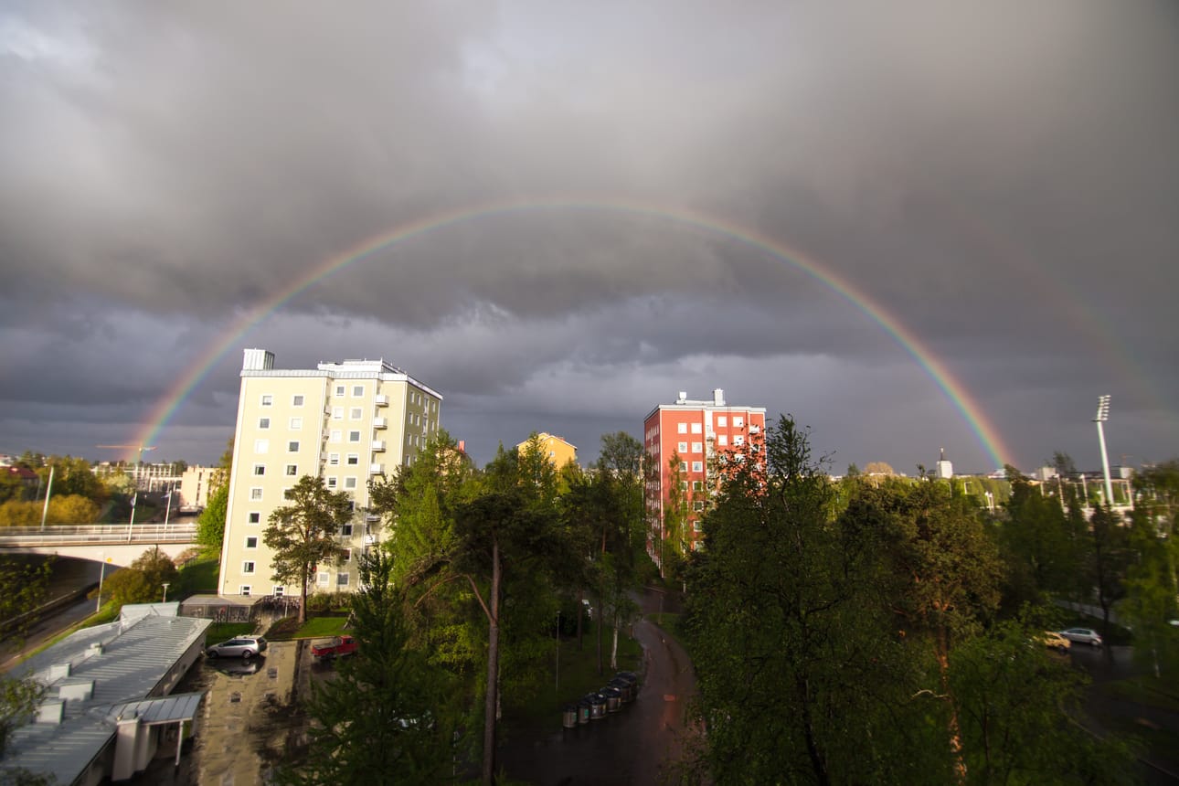 Kalevan lukija nappasi kamerallaan komean tuplasateenkaaren maanantai-iltana.