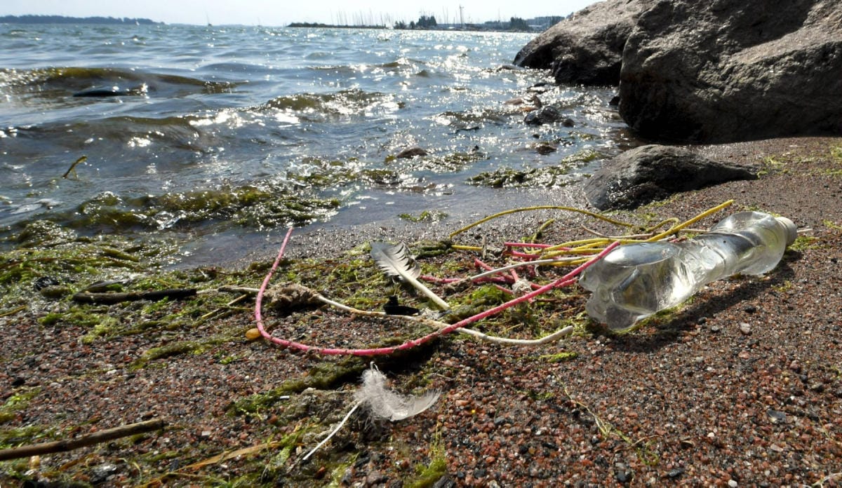 Tutkijoiden mukaan kemikaalien ja muovisaasteiden vaikutusta ihmisiin ja luontoon on alettu vasta hiljattain ymmärtää paremmin. Kuvituskuvaa. Lehtikuva / Jussi Nukari