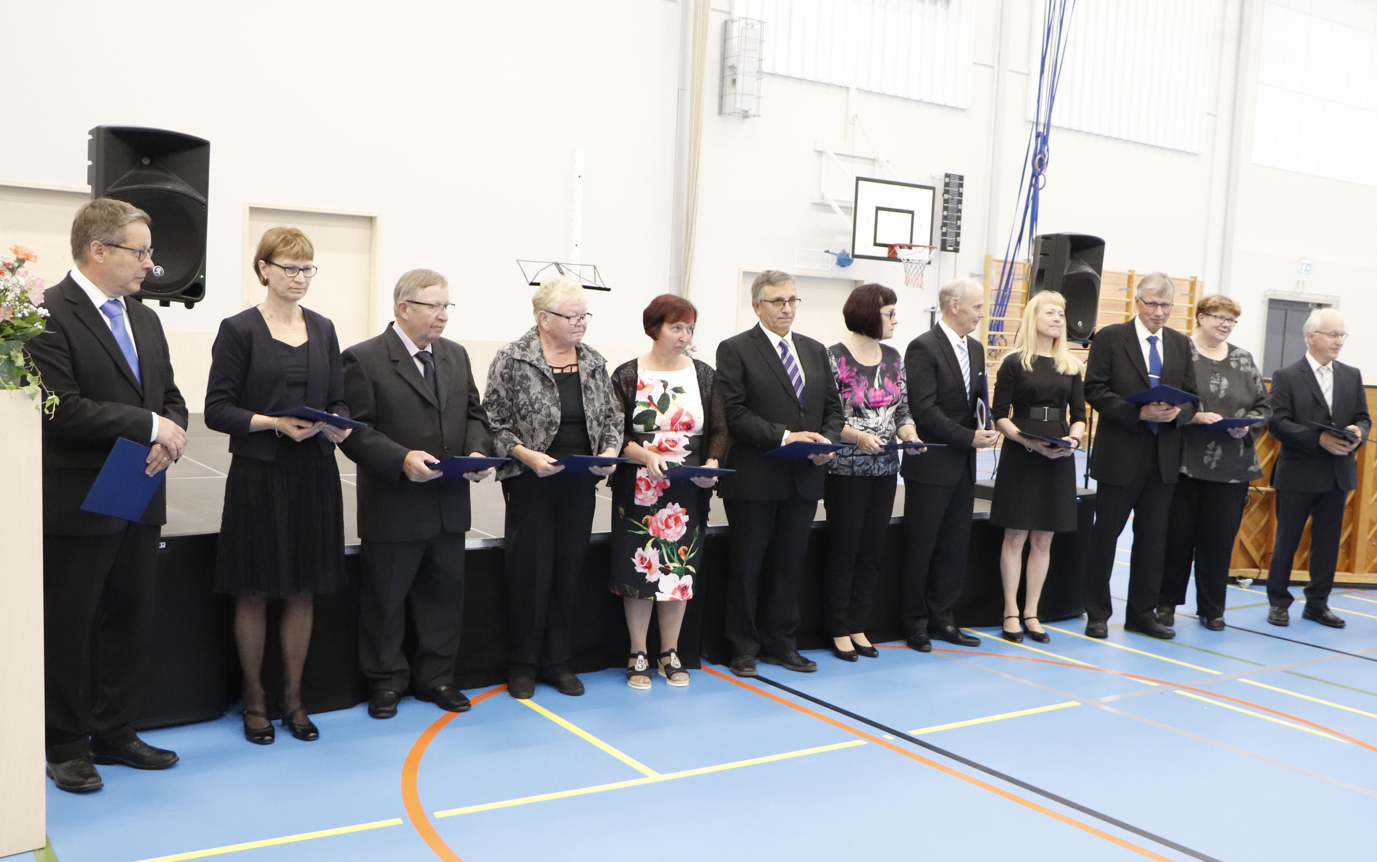Kunniamerkin saaneista paikalle olivat päässeet: Timo Aitto-oja, Terttu Heikkinen, Jouko Hiltunen, Marja-Liisa Hiltunen, Aila Hyvönen, Matti Konola, Raili Leinonen, Juhani Mahosenaho, Saara-Liisa Mahosenaho, Jouko Nissinen, Leena Nissinen ja Lauri Pahkala. 