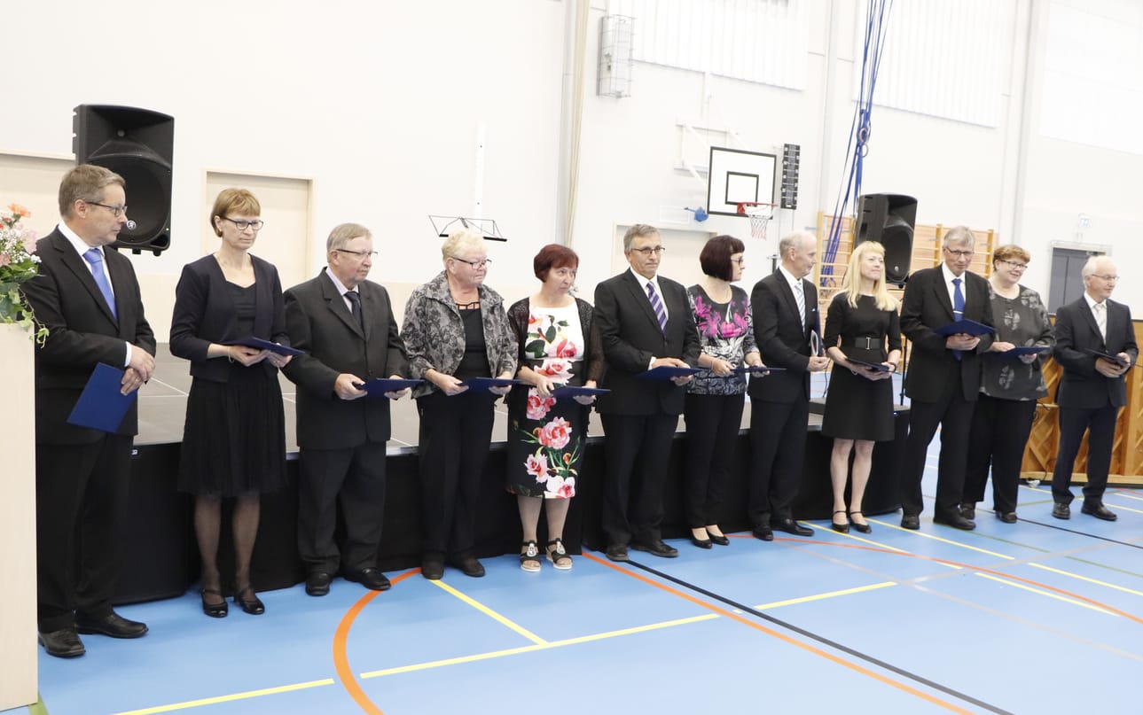 Kunniamerkin saaneista paikalle olivat päässeet: Timo Aitto-oja, Terttu Heikkinen, Jouko Hiltunen, Marja-Liisa Hiltunen, Aila Hyvönen, Matti Konola, Raili Leinonen, Juhani Mahosenaho, Saara-Liisa Mahosenaho, Jouko Nissinen, Leena Nissinen ja Lauri Pahkala.