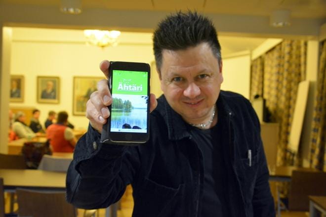 Evijärvi-sovellushankkeen projektipäällikkö Kimmo Siukola on jo tehnyt demoversion Ähtäri-mobiilisovelluksesta. KUVA: MIINA HAKALA