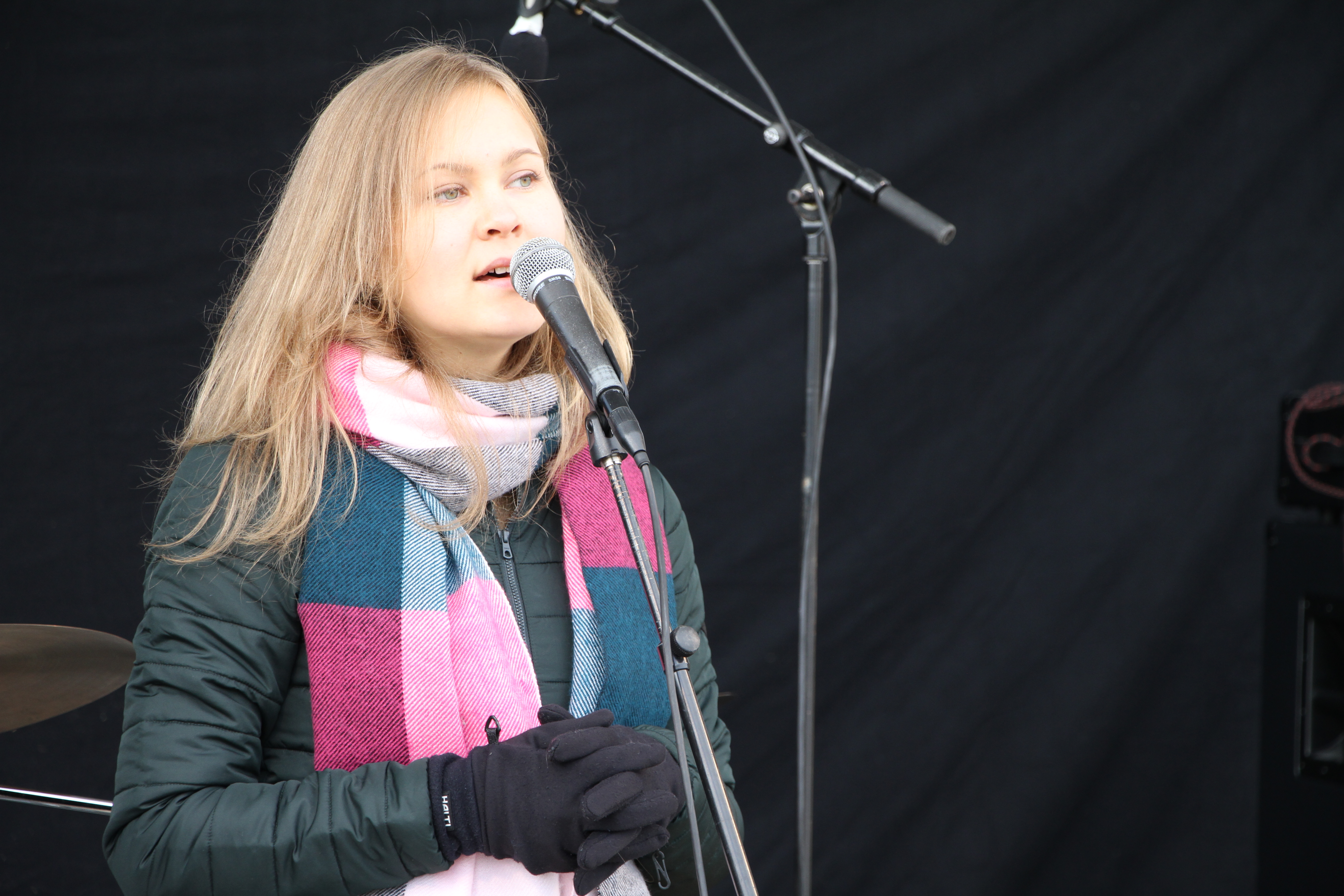 Melina Keränen esitti omaa musiikkiaan.