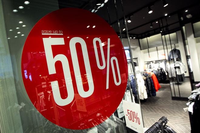 Black Friday ei ole ainoa mahdollisuus ostaa alennustuotteita, vaikka se joulusesongin aloittaakin. ARKISTOKUVA: JAAKKO ELENIUS