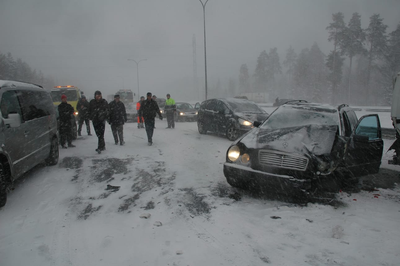 Onnettomuudet katkaisivat Pohjantien liikenteen keskiviikkona iltapäivällä