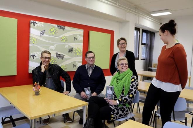 Uudesta Hyvä aika -keräyksestä olivat Alajärvellä toimivan Keitaan toimitilassa Järvitiellä kertomassa vas. Kari Korhonen, Markku Tiistola, Ulla Anttila, hänen takanaan Maija-leena Rantakangas ja Miia Laitinen. KUVA: SARI HEINILÄ.