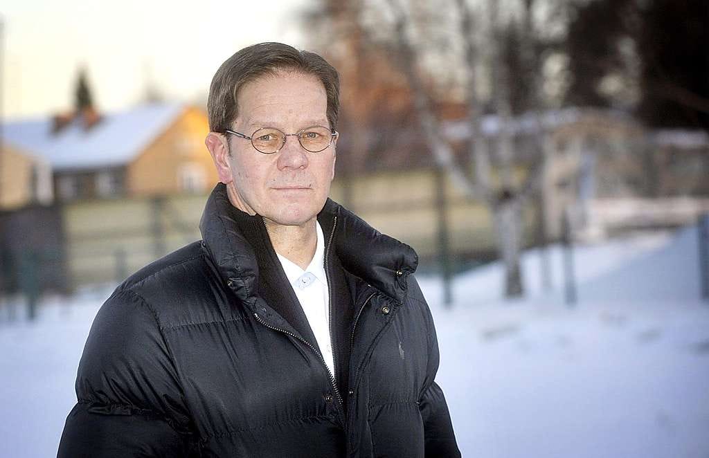 Pyhis-räpylälle nimensä antaunut pesäpallolegenda Mauri Pyhälahti voitti aktiiviurallaan kaksi pesäpallon SM-kultaa ja valittiin vuoden lukkariksi yhteensä kahdeksan kertaa. Oulussakin pelinjohtajana menestynyt mies seuraa nykyisin Etelä-Pohjanmaan joukkueiden menestystä.