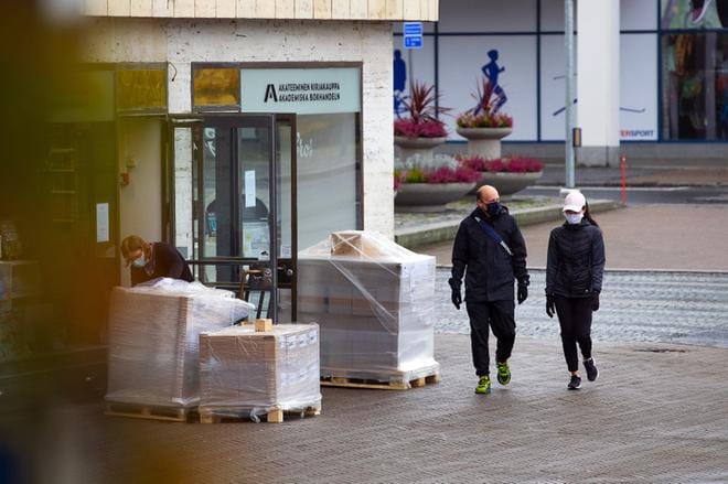 Länsi- ja Sisä-Suomen aluehallintovirasto kieltää yli 10 hengen kokoontumiset koko Vaasan sairaanhoitopiirin alueella. Määräys tulee voimaan ensi maanantaina. KUVA: JARNO PELLINEN