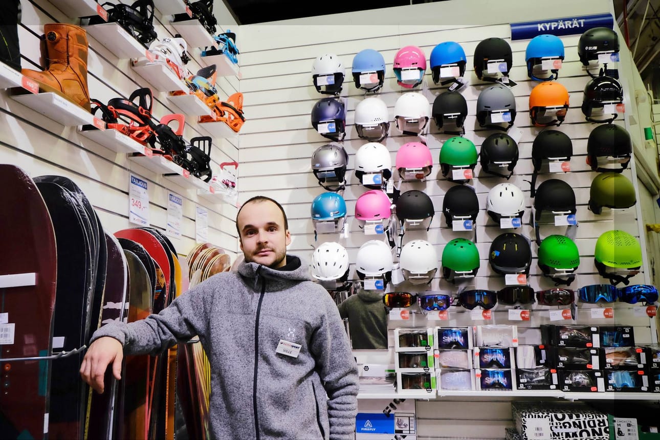 Intersportin Ville Puomisella on itsellä vuosikausien kokemus vapaalaskusta ja mies pääsee vihdoin hyödyntämään tietotaitoaan myös työssään.