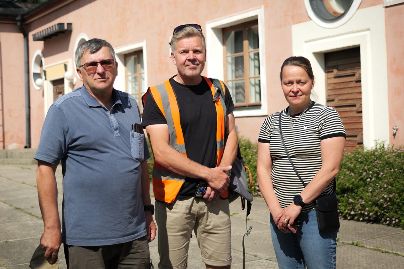 Lamminmäki (vasemmalla), Lahtinen (keskellä) sekä Karjula (oikealla) ovat mukana suviseurojen järjestämisessä.