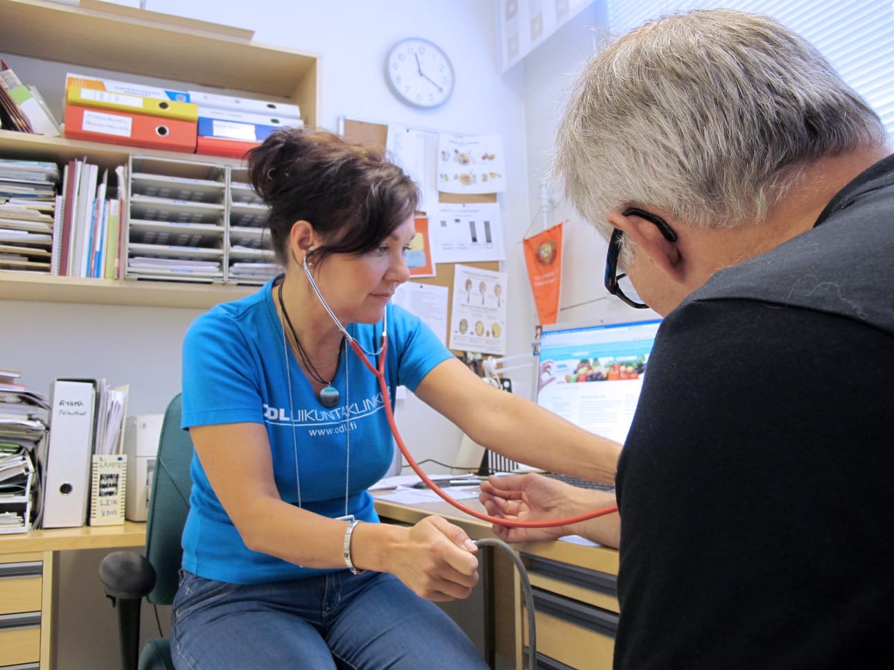 Elämäntapavalmentaja ja sairaanhoitaja Taina Linna ryhtyy vetämään iäkkäiden painonhallintaryhmää.