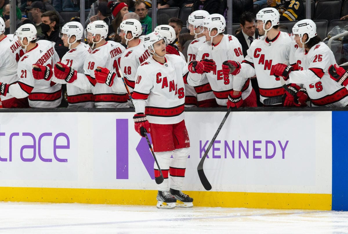 Sebastian Aho (kuvassa) sai syöttöpisteen Teuvo Teräväisen maalista. Kuva helmikuun alusta. LEHTIKUVA/AFP