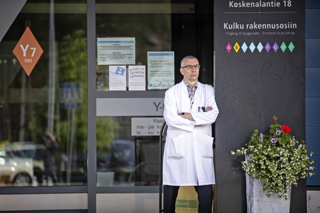 Osastonylilääkäri Raimo Jokisalo sanoo, että Etelä-Pohjanmaan koronanyrkki kokoontuu maanantaina pohtimaan leviämisvaiheeseen siirtymistä. ARKISTOKUVA: TANJA KORPELA