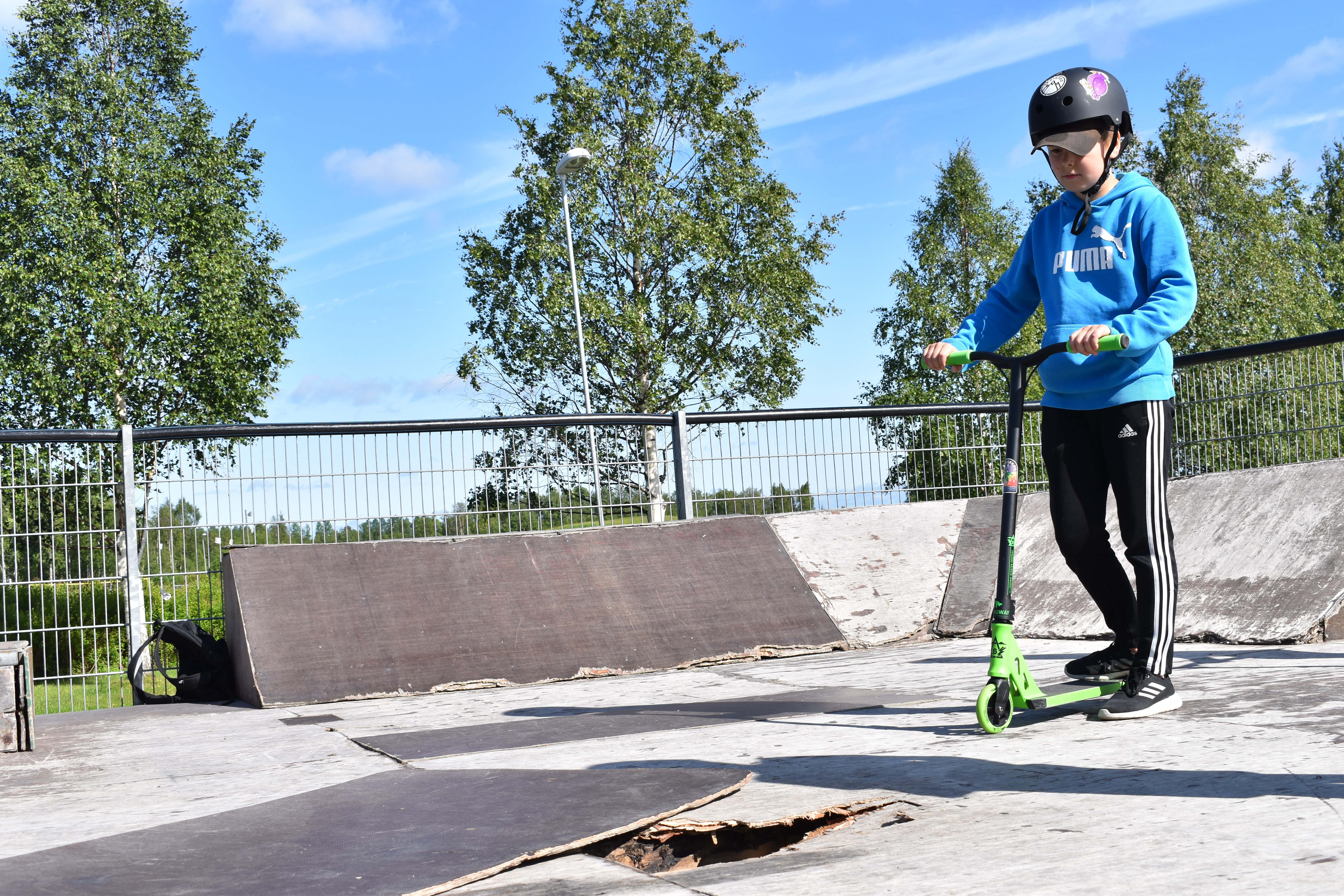Siirrettävän vanerilevyn alta löytyy reikä.