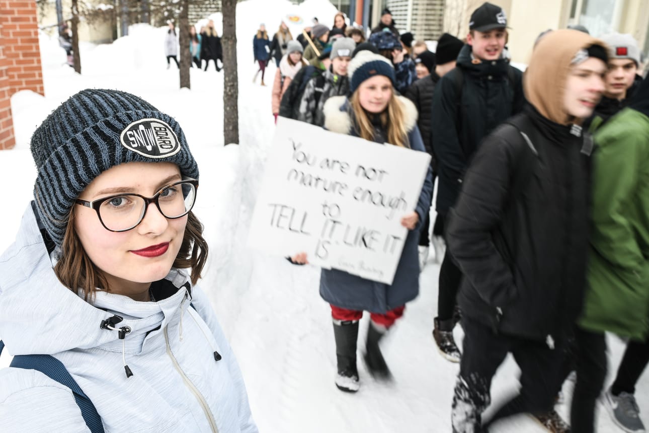 9-luokkalainen Satu Koivula on ilmastoaktivisti ruotsalaisen esikuvansa mukaan. Hän organioi torstaisen mielenosoituksen ilmastonmuutosta vastaan. Noin 400 oppilasta marssi Nilon koululta lukiolle.