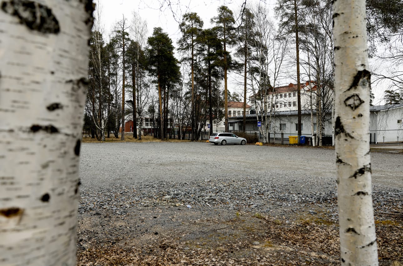 Elementtisairaala oli suunniteltu rakennettavaksi Kastellin koulun tyhjälle tontille. Arkistokuva.