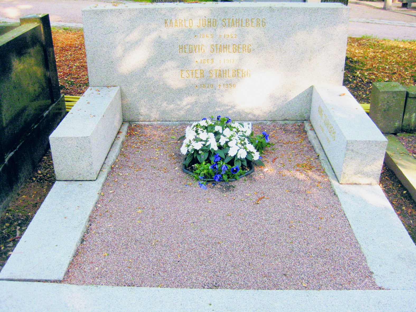 Kaarlo Juho Ståhlberg (1. presidentti 1919-1925).