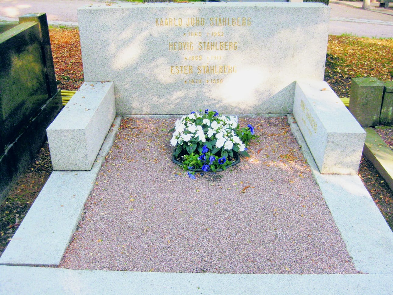 Kaarlo Juho Ståhlberg (1. presidentti 1919-1925).