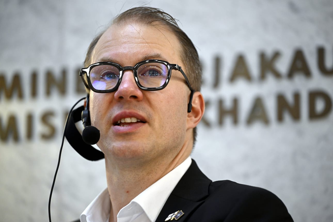 Politiikan toimittaja Lauri Nurmi Suomen salattu tie Natoon -kirjan julkistustilaisuudessa Helsingissä. LEHTIKUVA / ANTTI AIMO-KOIVISTO