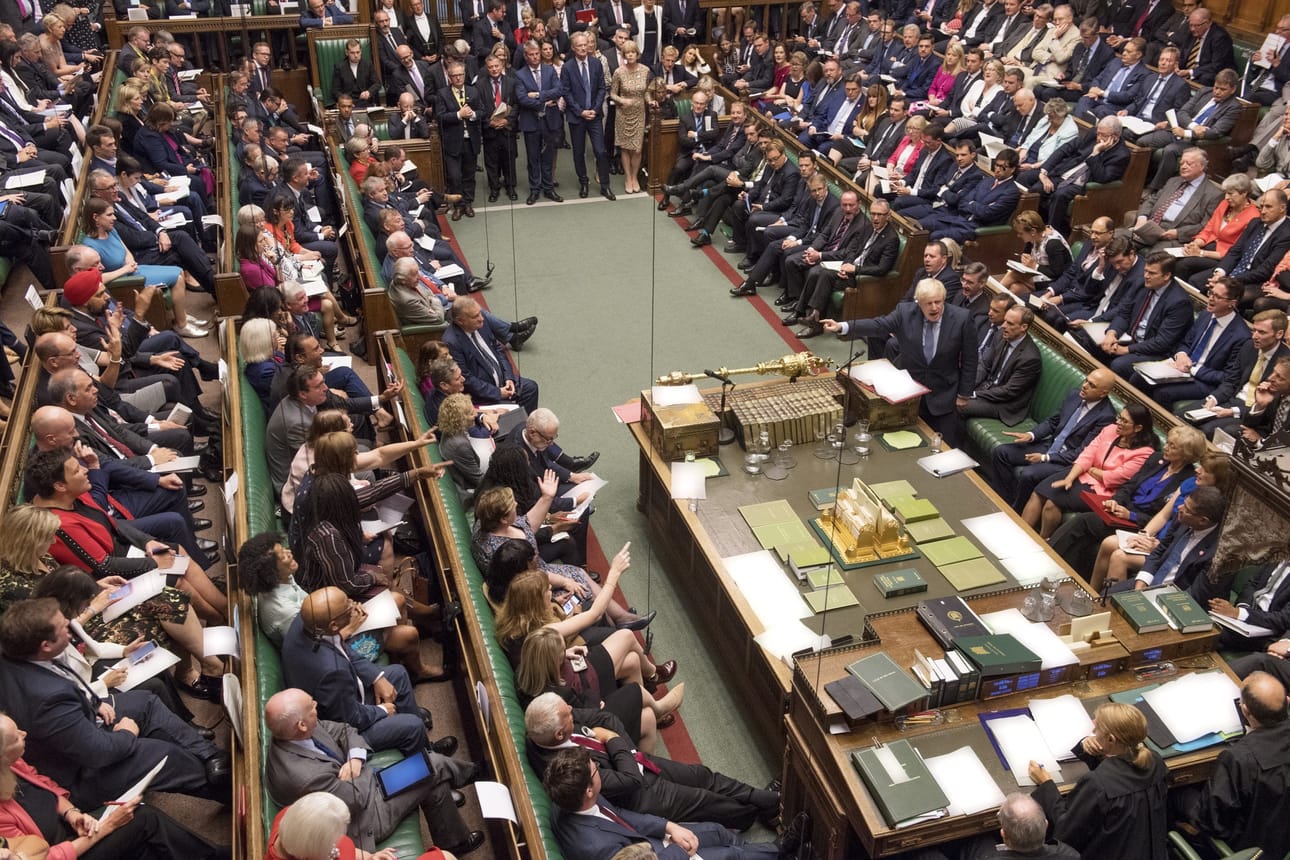 Britannian parlamentin alahuone hyväksyi keskiviikkona lakiesityksen, joka ei salli sopimuksetonta eroa.