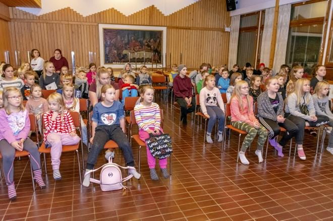 Juhla-Donkkis keräsi Soinin seurakuntakodille kuutisenkymmentä lasta, joista osa oli eskari-ikäisiä. KUVAT: AARRE LÖYTÖMÄKI