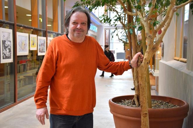 Oi muistatko vielä sen virren on Manu Korkmanille rakas laulu jo viidenkymmenen vuoden ajalta. Kappaletta on laulettu sukuhuvilalla ikimuistoisissa hetkissä. Kuva: Raija Koivisto