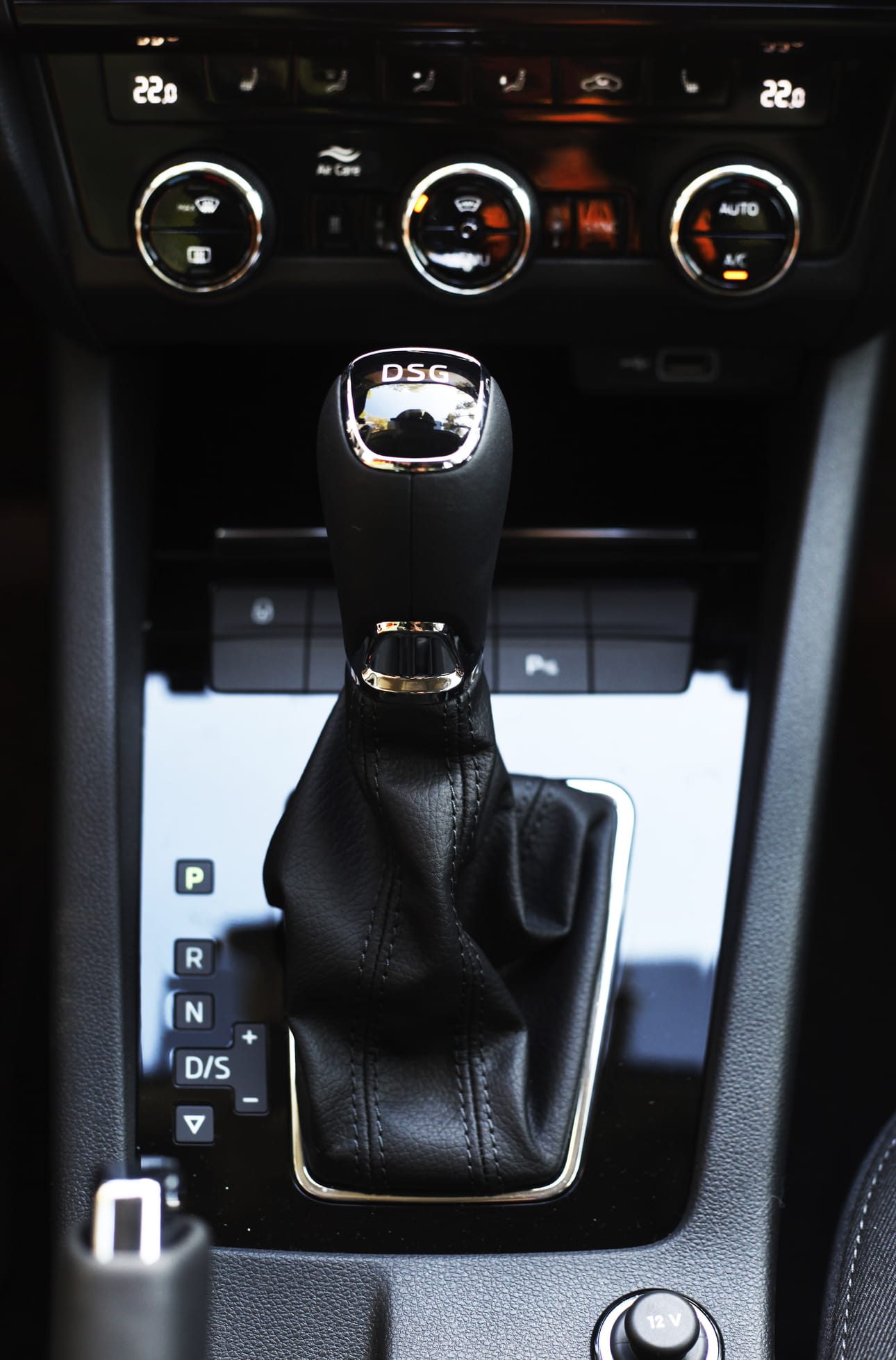 Skodan DSG -vaihteiston toiminta on tuttua Volkswagenista. Se toimii normaaliajossa erinomaisesti.