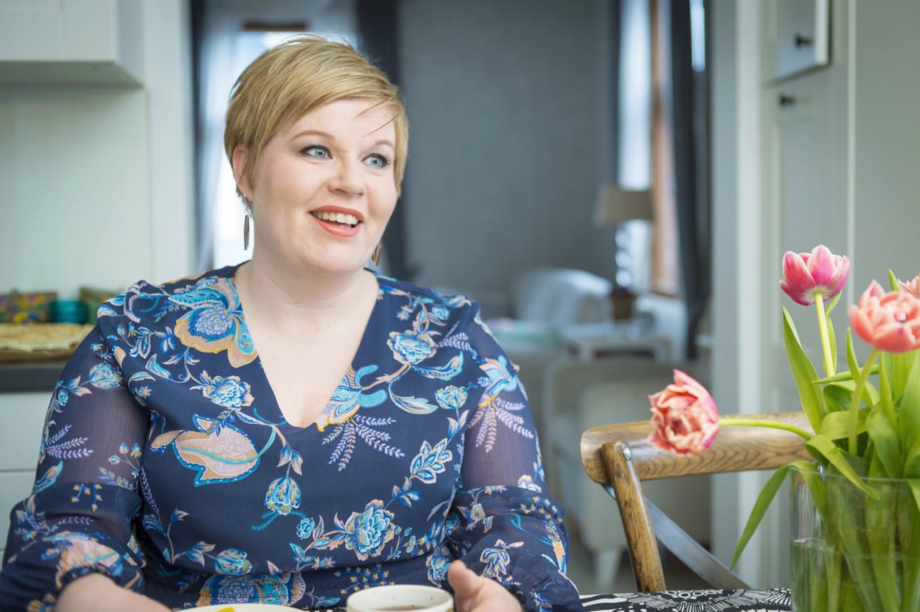 Tiede- ja kulttuuriministeri Annika Saarikko (kesk.) haluaa, että Suomessa tehtäisiin nuorten kotiintuloajoista oma malli niin sanotun Islannin mallin mukaan.