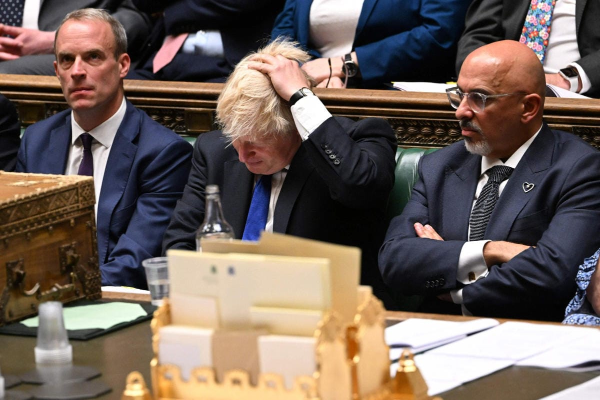 Johnson sanoi vielä pääministerin kyselytunnilla aikovansa pitää kiinni asemastaan ministerien eroamisista huolimatta. LEHTIKUVA/AFP