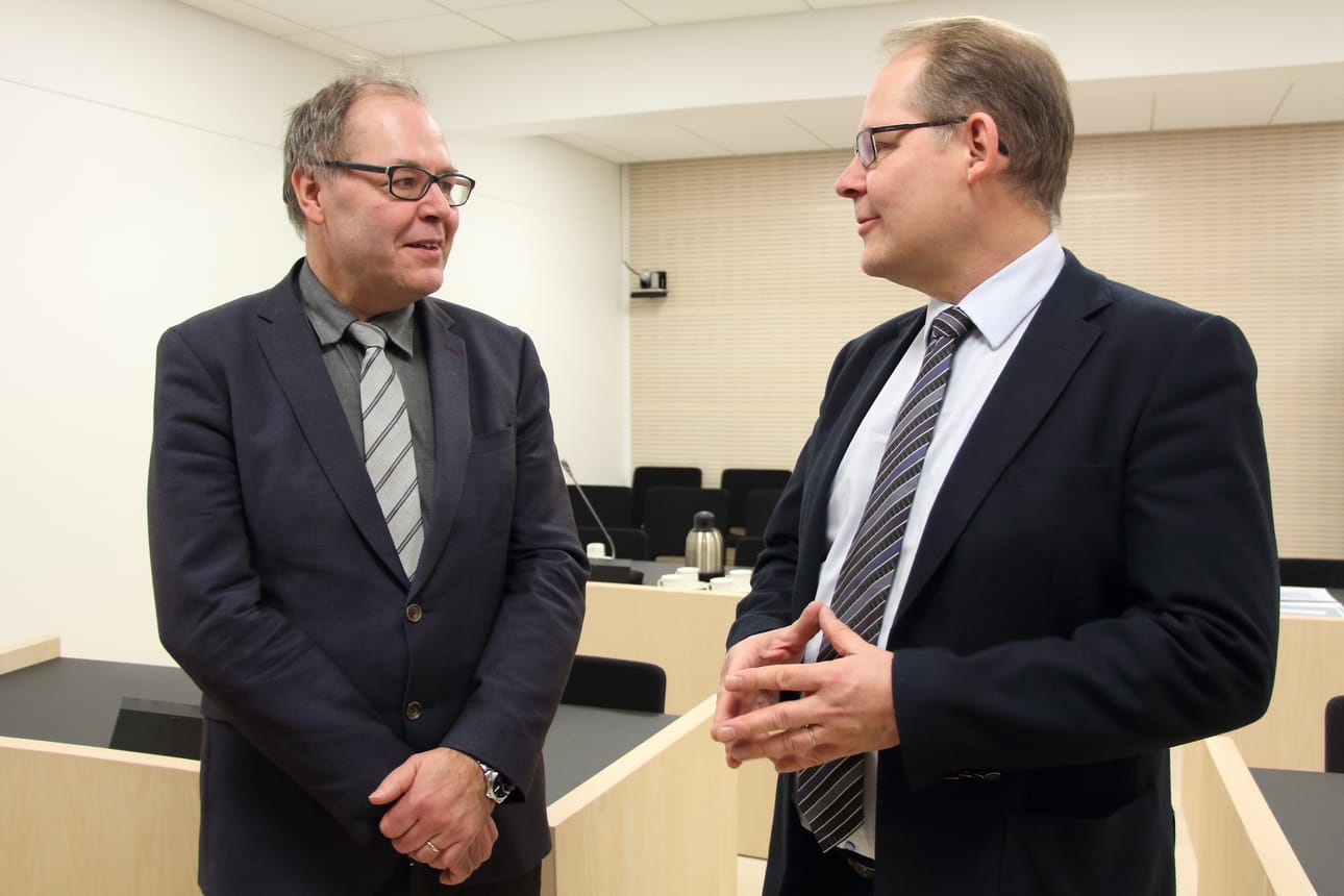 Laamannit johtavat käräjäoikeuksia. Laamanni Heikki Sneck (vasemmalla) johtaa Ylivieska-Raahen käräjäoikeutta ja laamanni Antti Savela Oulun käräjäoikeutta.
