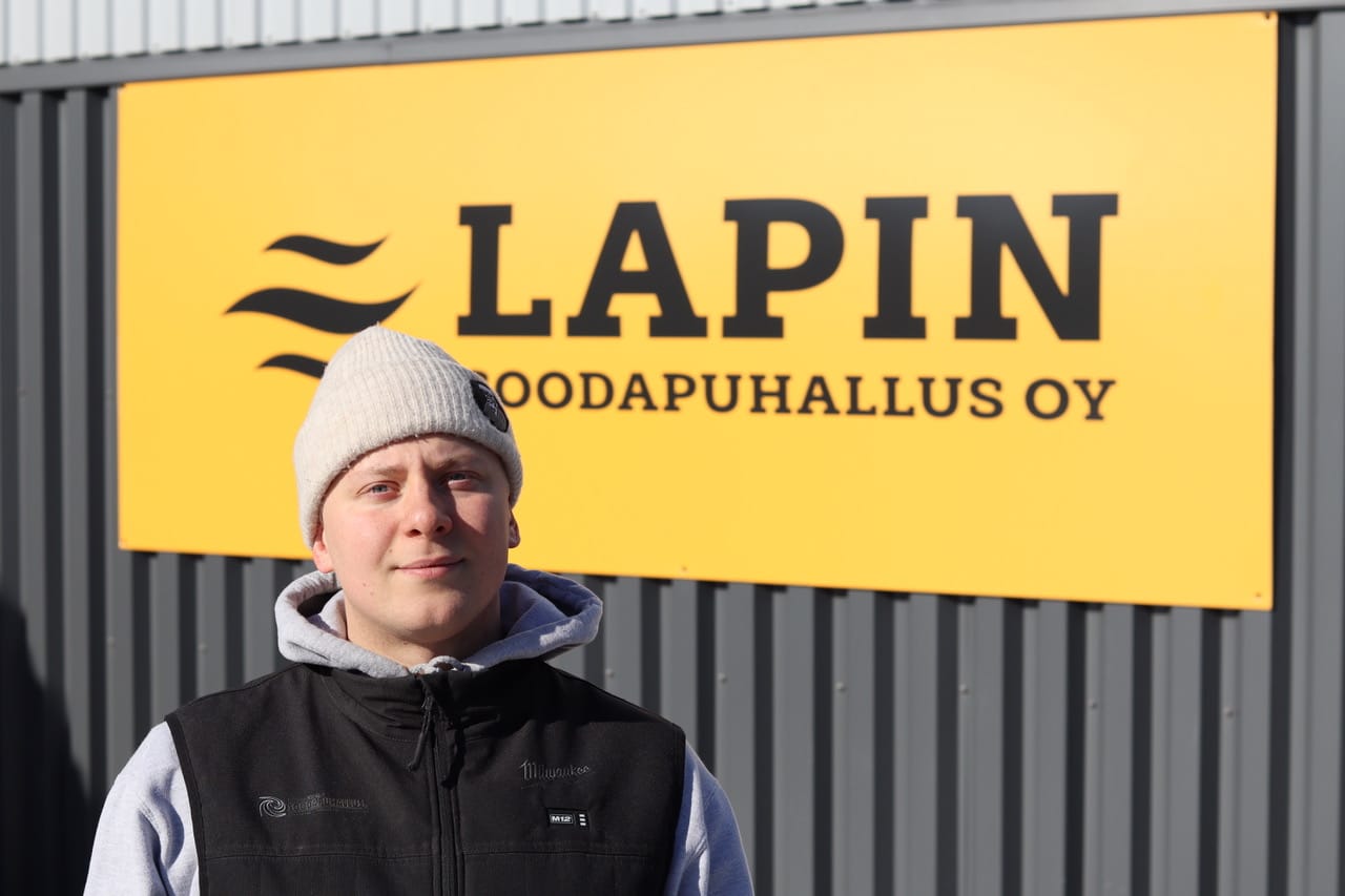 Jere Jussila on aloittanut Lapin Soodapuhalluksen yrittäjänä noin vuosi sitten. ”Tänä viikonloppuna olen tavattavissa Rovaniemen Rakentaja-messuilla. Kiskaise rohkeasti hihasta, jos haluat jutella lisää soodapuhalluksesta.”
