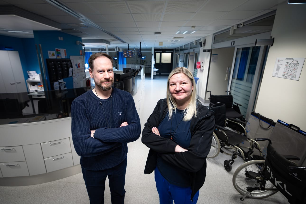 Terveydenhuollossa on joskus aiemmin ollut vallalla asenne, että työntekijöiden on pysyttävä hiljaa silloin, kun heitä kohdellaan työtehtävissä epäasiallisesti. Sairaanhoitaja Joni Alanko ja osastonhoitaja Anne Saarela sanovat, että tilanne on nyt muuttunut.