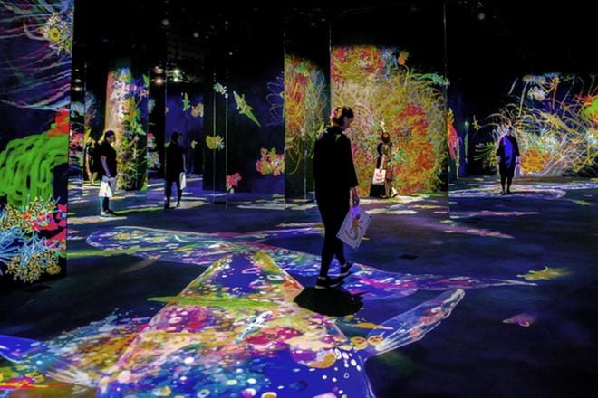 Suomen museokentän tuorein tulokas, noin 50 miljoonaa maksanut Amos Rex ilmoitti tavoittelevansa 100 000 kävijää vuodessa. Siellä on vieraillut sen verran alle kahdessa kuukaudessa. Visuaalisten ärsykkeiden tulvassa olo on kuin Liisalla Ihmemaassa. KUVA: AMOS REX