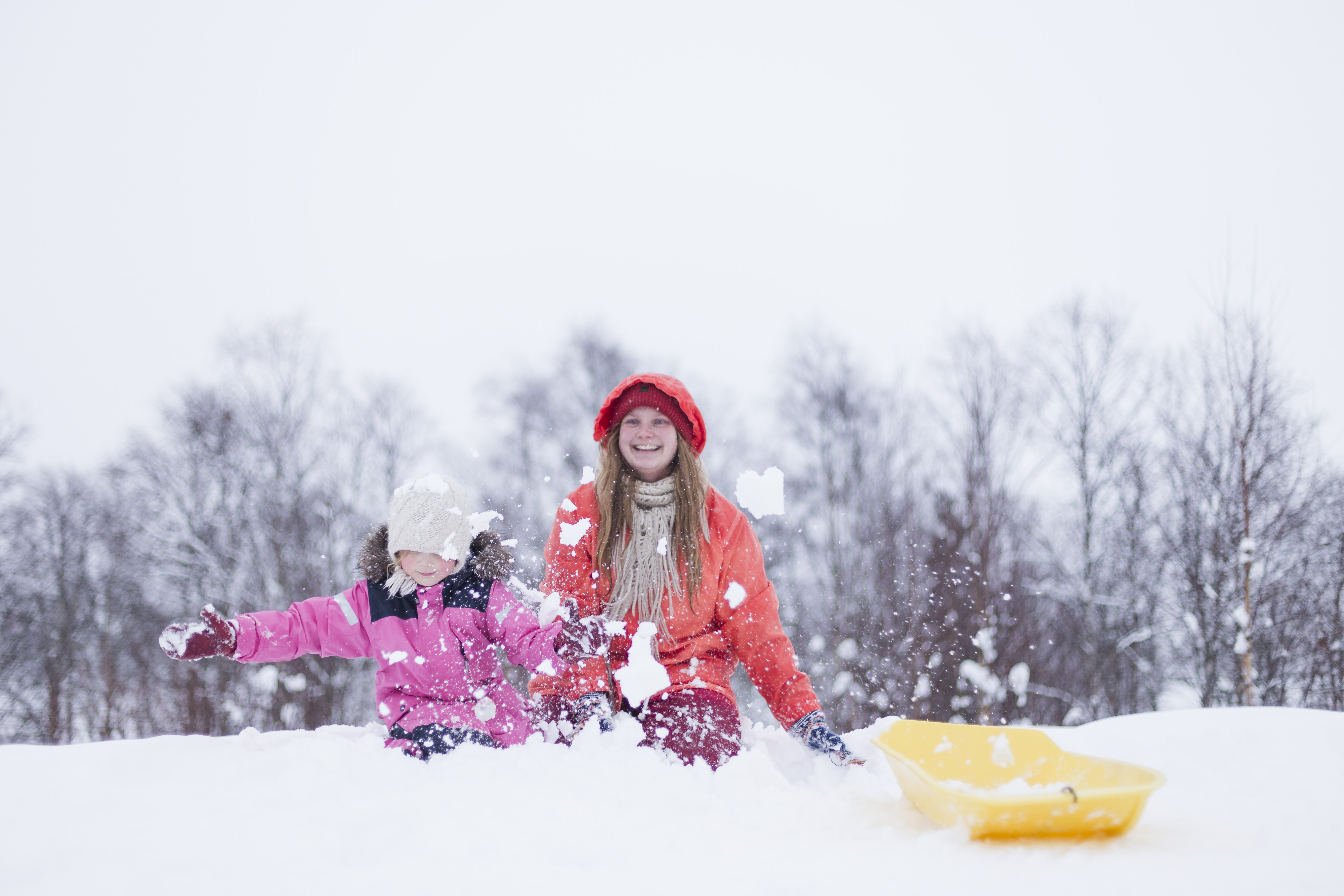 <p>“Ehdottomasti! Lumileikit pitäisi jokaisen lapsen päästä kokemaan ainakin kerran elämässään!”, huudahti Miia Hyypiö kuullessaan Protec Our Wintersin kampanjasta. </p><p>Mukana tytär Maisa Huovinen. </p>