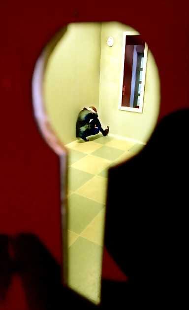 Vaatimus. Mielenterveysasetuksen mukaan alaikäisen tulisi päästä tutkimuksiin kolmessa viikon ja hoitoon kolmen kuukauden kuluessa. Pohjois-Pohajnmaalla tämä ei täyty.