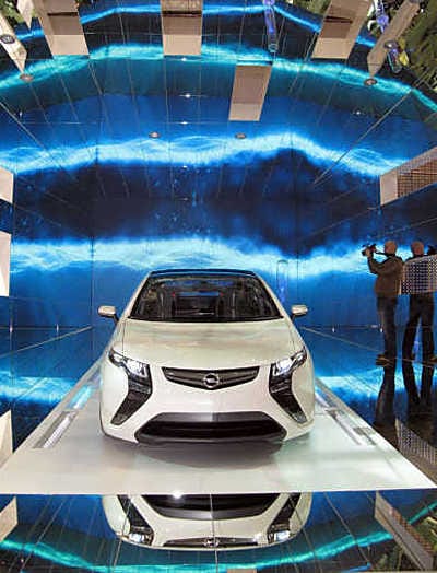 Opel Ampera on Chevrolet Voltin eurooppalainen versio. Markkinoille tämän sähköhybridin pitäisi tulla vuonna 2011.