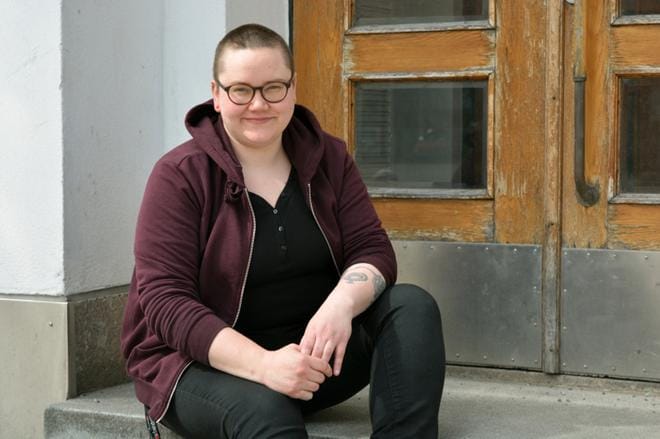 Vaasan SETA ry:n puheenjohtaja Saana Lind on ollut järjestämässä ihmisoikeustapahtumana tunnettua pride-viikkoa Vaasassa. Hänen mukaansa viikon tärkein sanoma on hyväksyä jokainen omana itsenään. Kuva: Emilia Kovanen